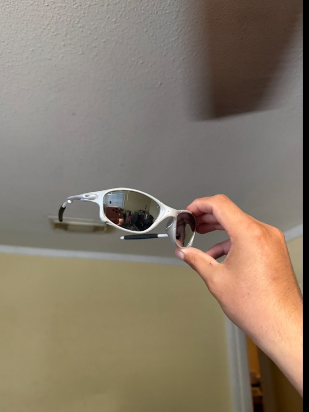White Mirrored Lens Sunglasses - Brand: oaks